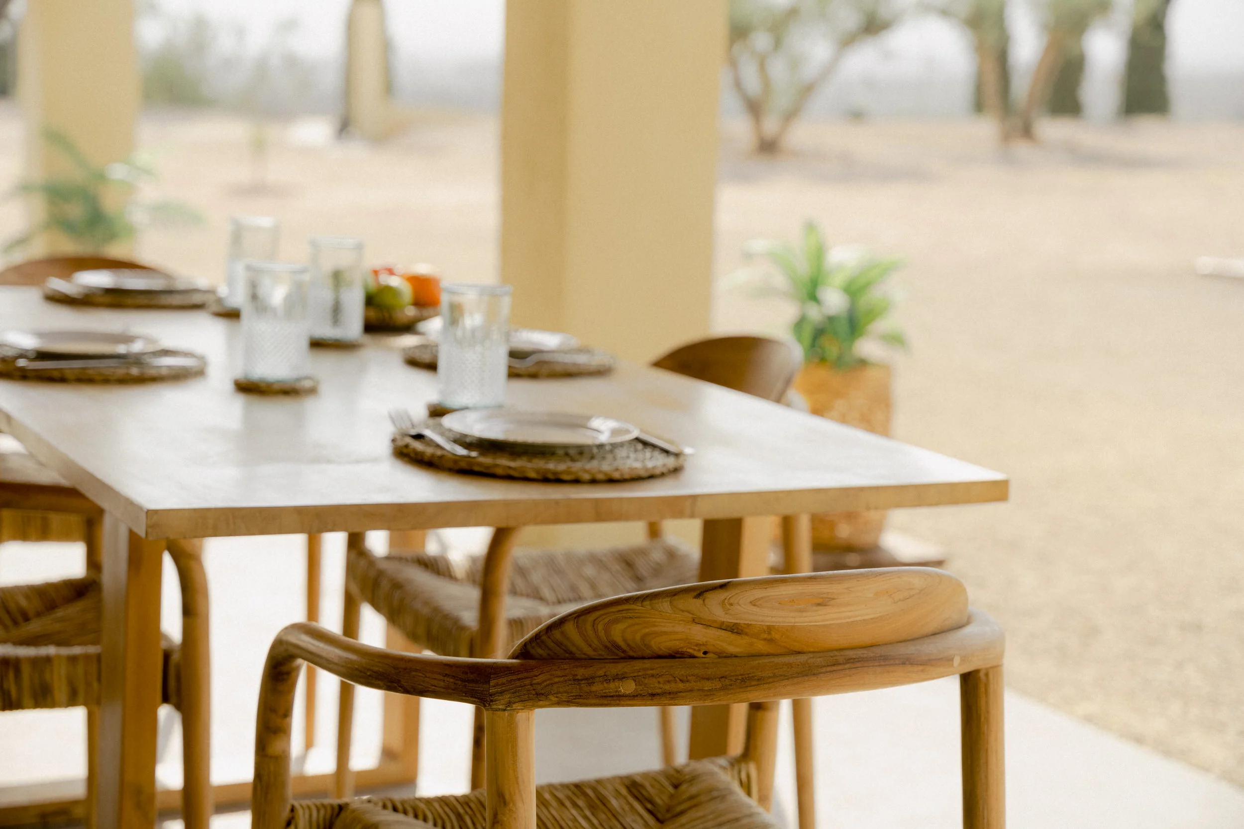Silla Silvestre de madera de teca y cuerda danesa en comedor exterior