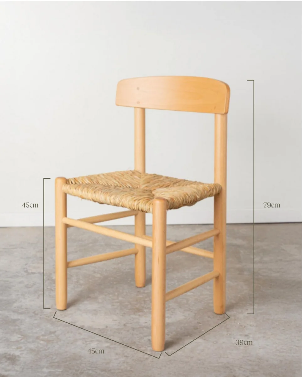 Plano técnico con cotas y dimensiones de la silla de madera de haya Lea