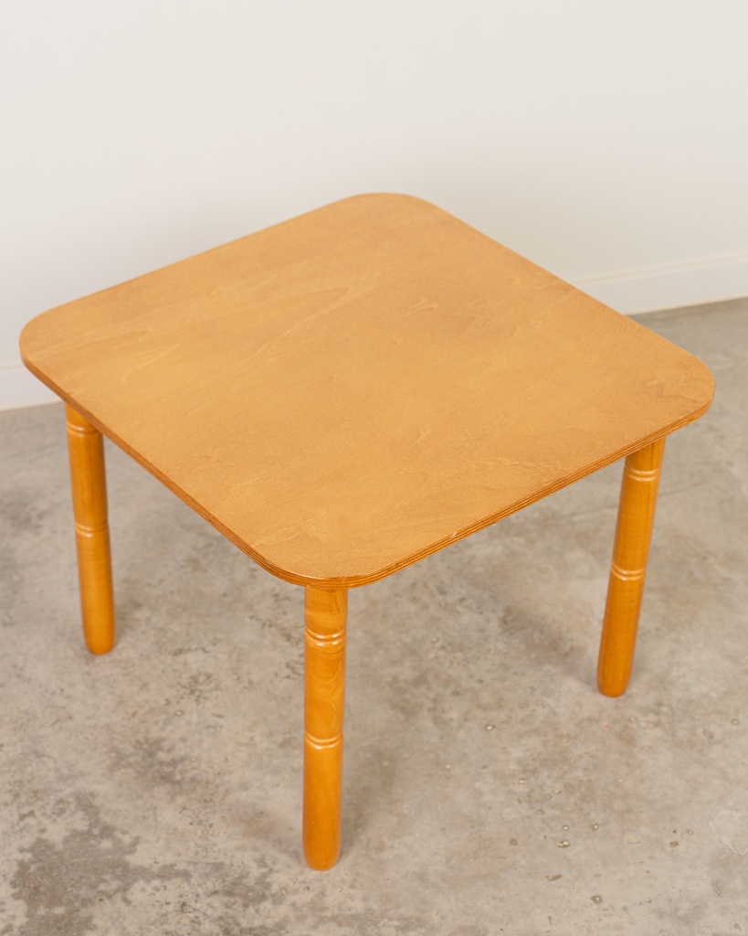 Mesa de madera infantil. Miel