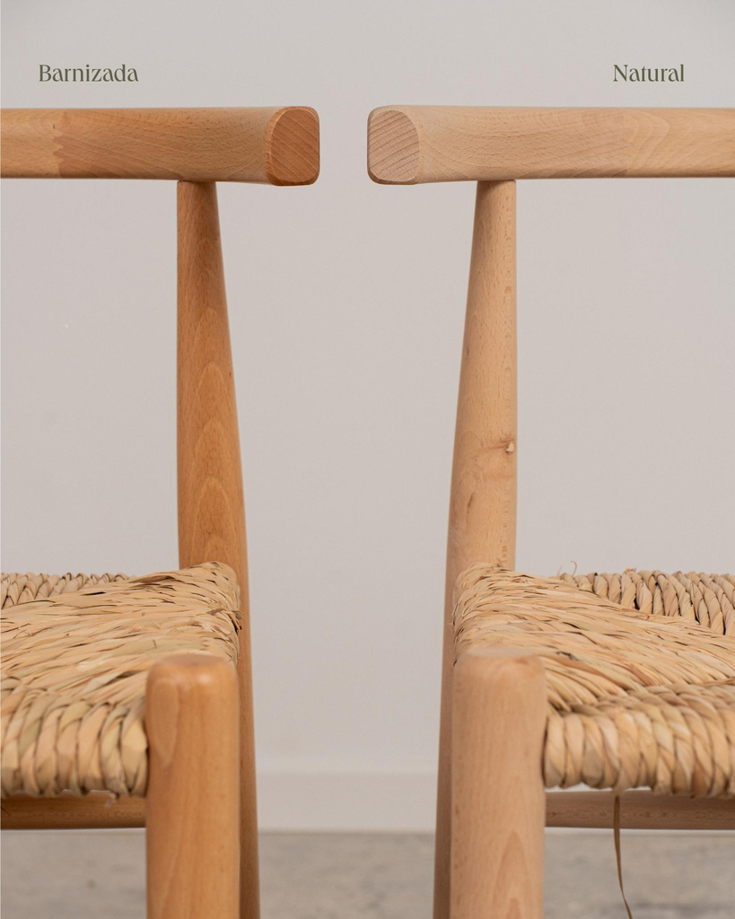 Silla de madera con respaldo curvo acabado natural Magatta