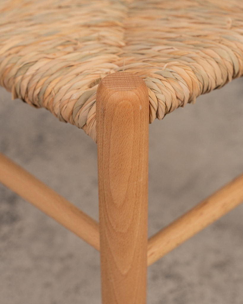 Silla de madera con respaldo curvo acabado barniz Magatta